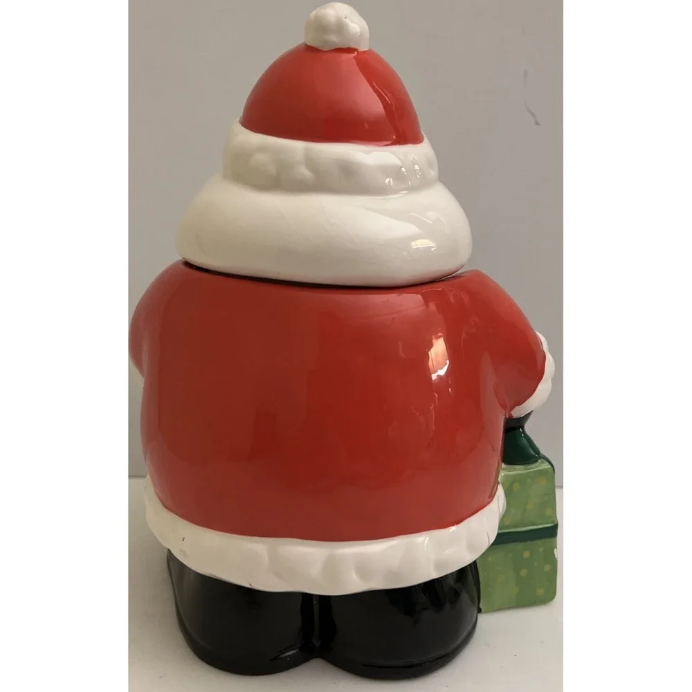 The Unbranded Brand santa right